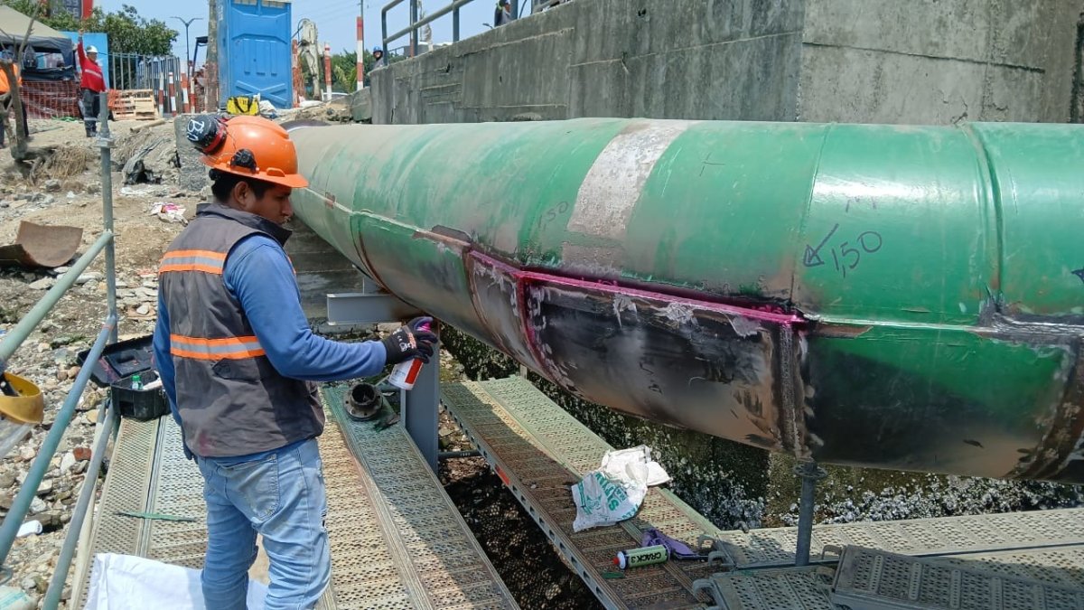 Foto referencial. Días atrás,  el acueducto de 900 mm ubicado en la vía Portete de Tarqui fue rehabilitada. Hubo un corte similar.