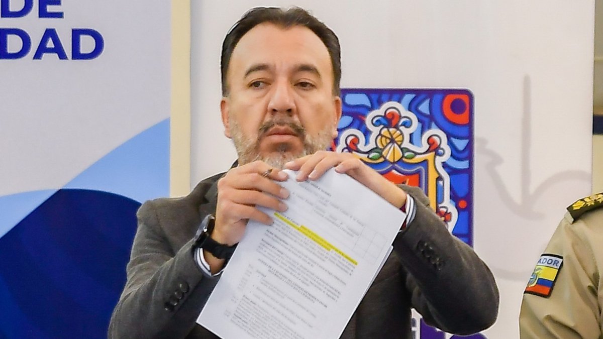 El expediente con la solicitud de revocatoria de mandato contra el alcalde de Quito, Pabel Muñoz, llegó al CNE.