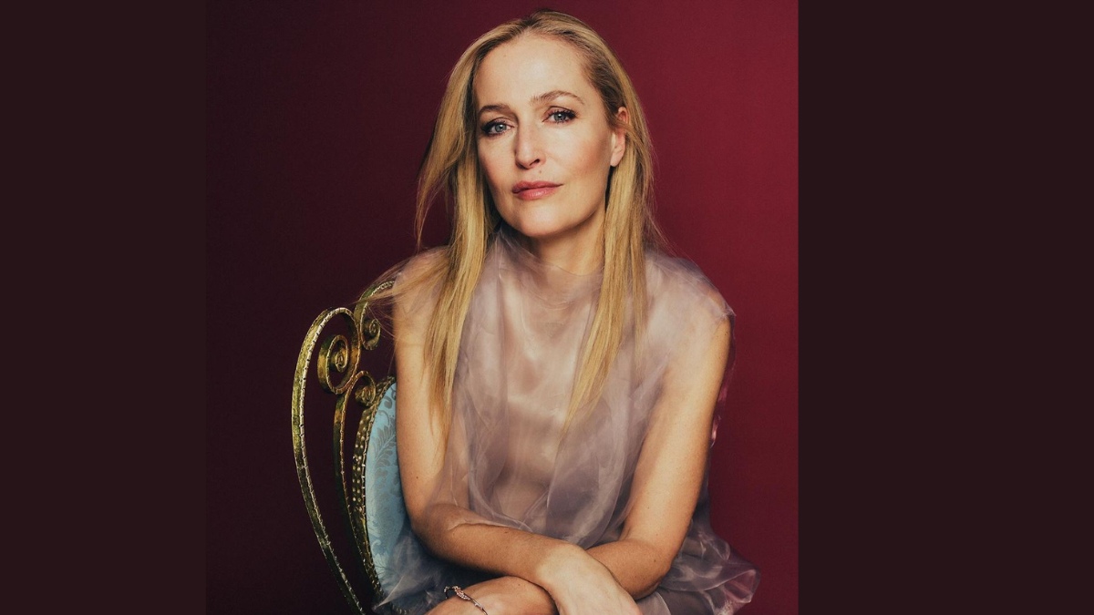 En 1996, la revista FHM la eligió como la mujer más sexy del mundo; en 1997, People la incluyó entre las 50 personas más bellas del mundo; y en 2008, FHM, una de las 100 mujeres más sexys del año.