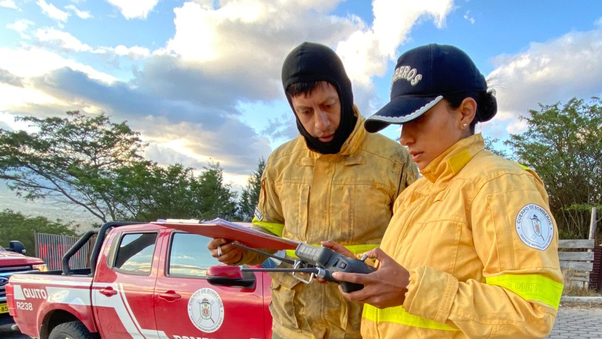 Realizan sobrevuelos con aeronaves no tripuladas (drones) para identificar puntos calientes.en Quito