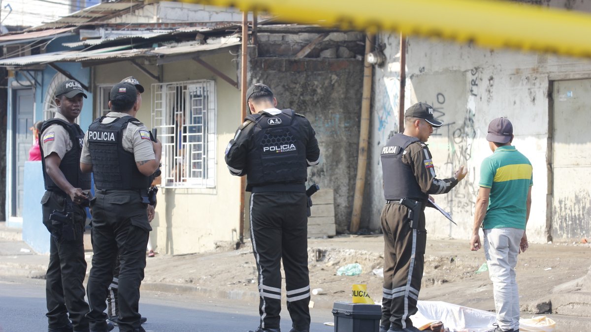 Panorama. El hijo de la víctima observaba el cadáver de su padre