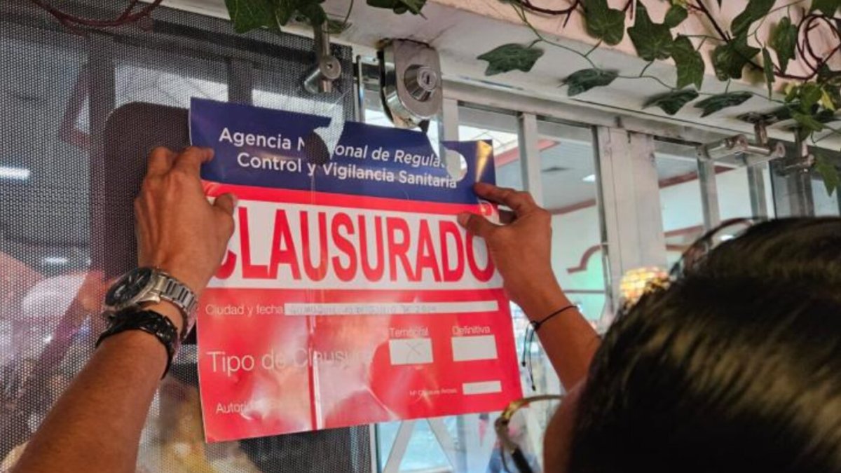 Acción. Uno de los locales de comida que Arcsa clausuró por incumplir con las normas de higiene.