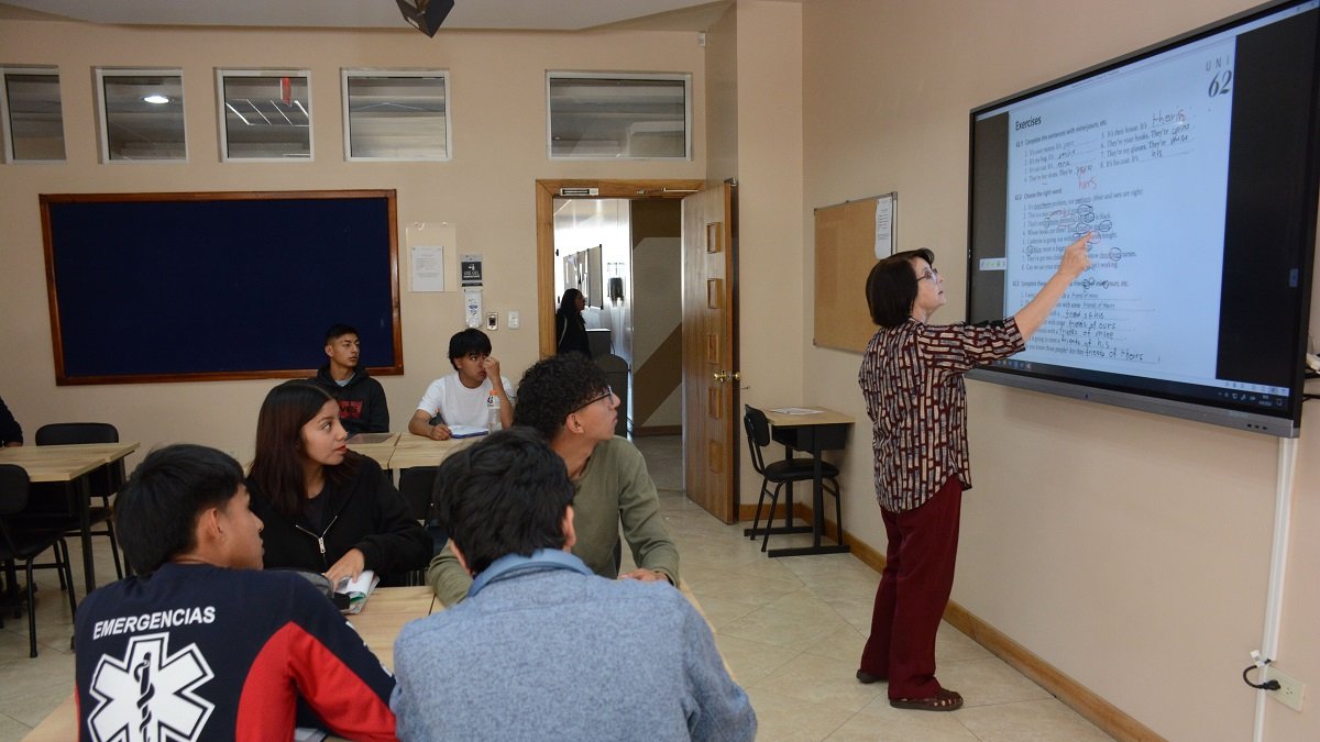 Más de 4.000 estudiantes tiene cada dos meses el centro de idiomas de la Politécnica Nacional, en Quito.