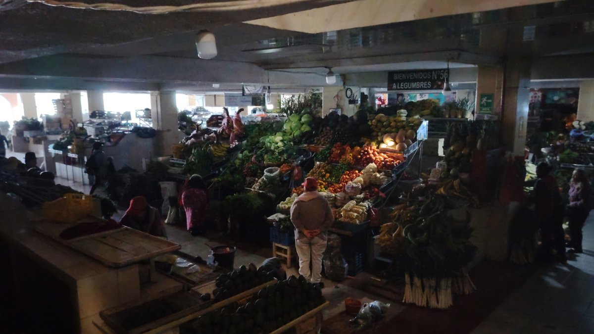 Comerciantes en Latacunga sin energía eléctrica.