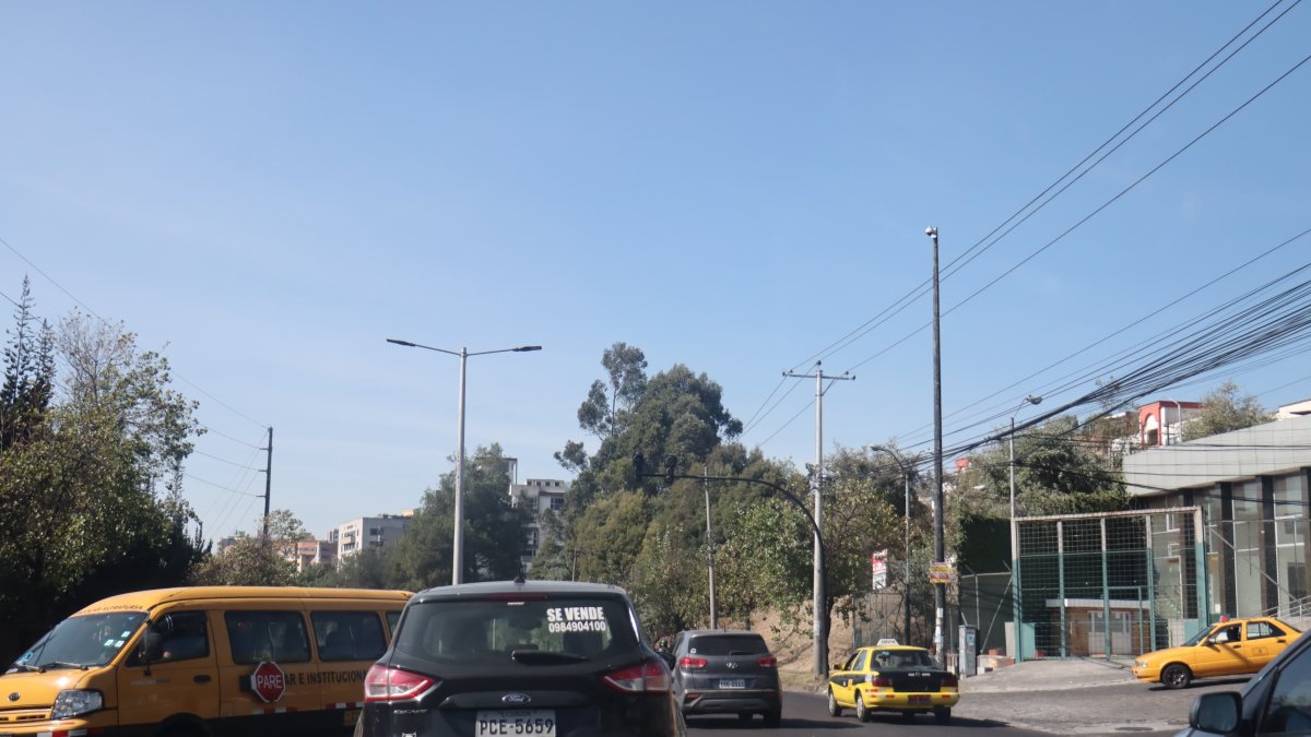 El corte de luz, que afectó a distintas ciudades de Ecuador, provocó un apagón en los semáforos en Quito.