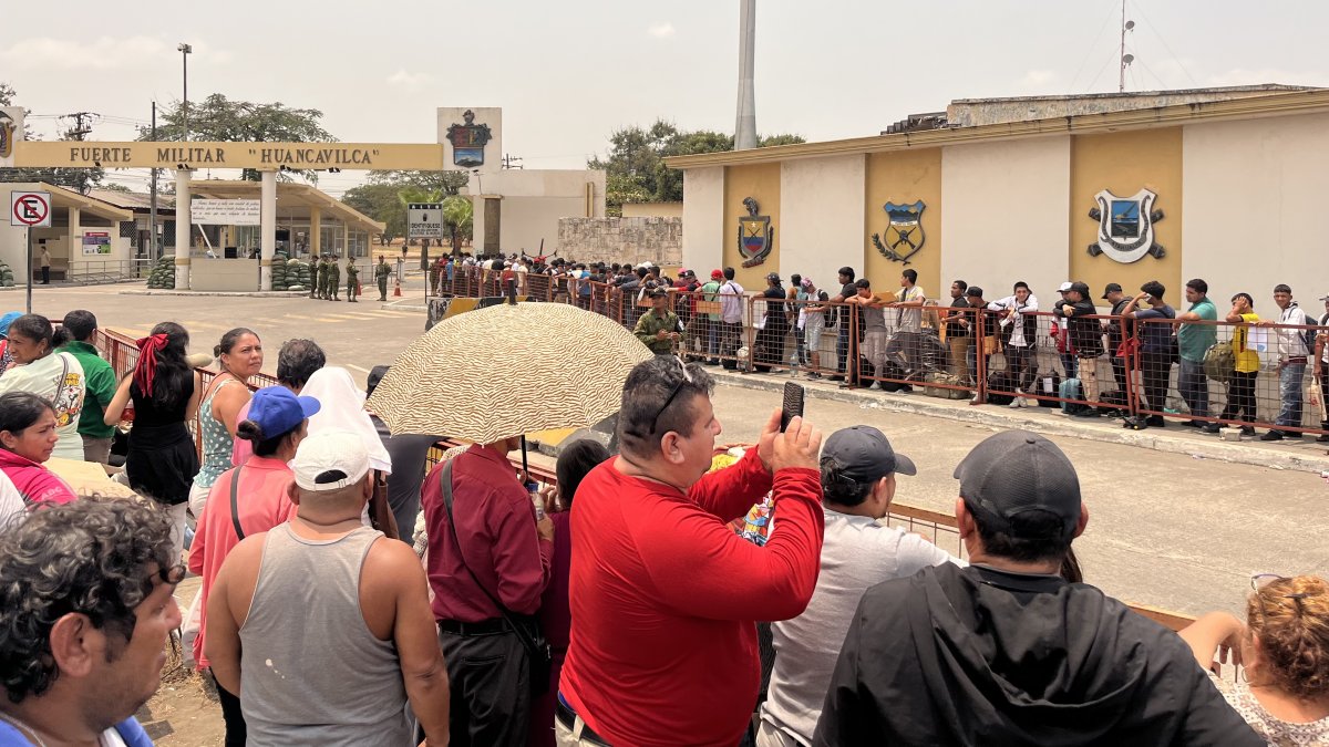 Llamado. Los inscritos para el acuartelamiento llegaron a las 04:00.