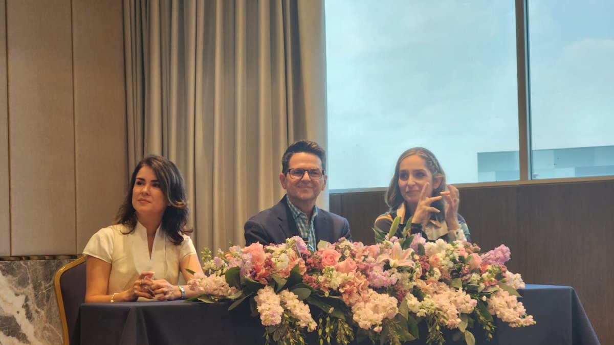 Danilo Montero y su esposa Gloriana se reunieron en una sesión privada con el alcalde de Guayaquil,