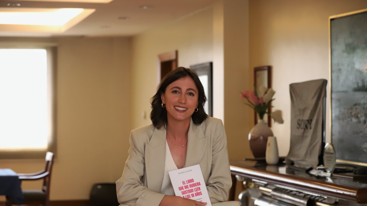 El libro está disponible en Amazon y a través de su cuenta personal en Tik Tok e Instagram