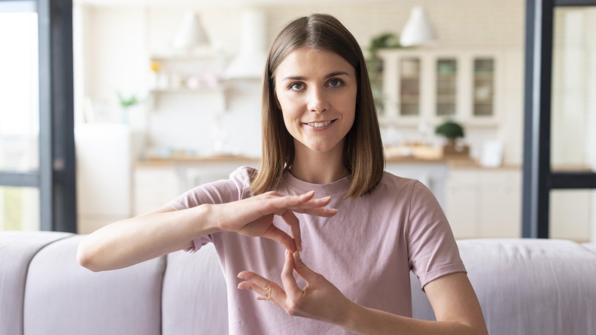 La comunicación de lengua de señas se desarrolló a partir del S. XVIII