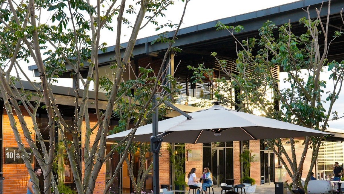 En Puembo, el crecimiento de las plazas comerciales se consolida. Los restaurantes son un atractivo en la mayoría.