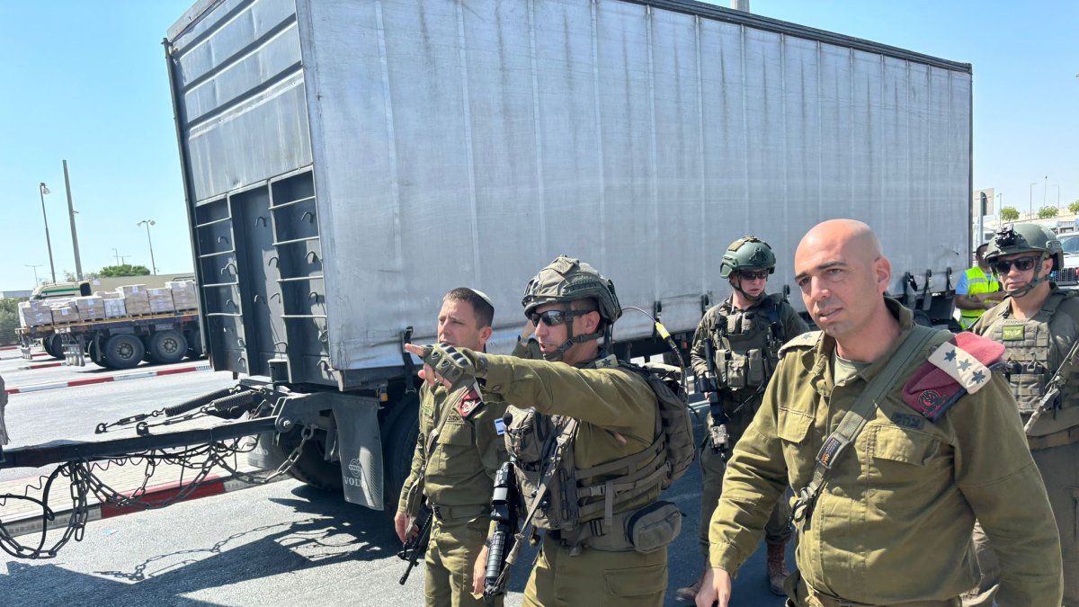 Límite. Efectivos del Ejército de Israel iniciaron el bloqueo y refuerzo de seguridad en la frontera de Allenby.