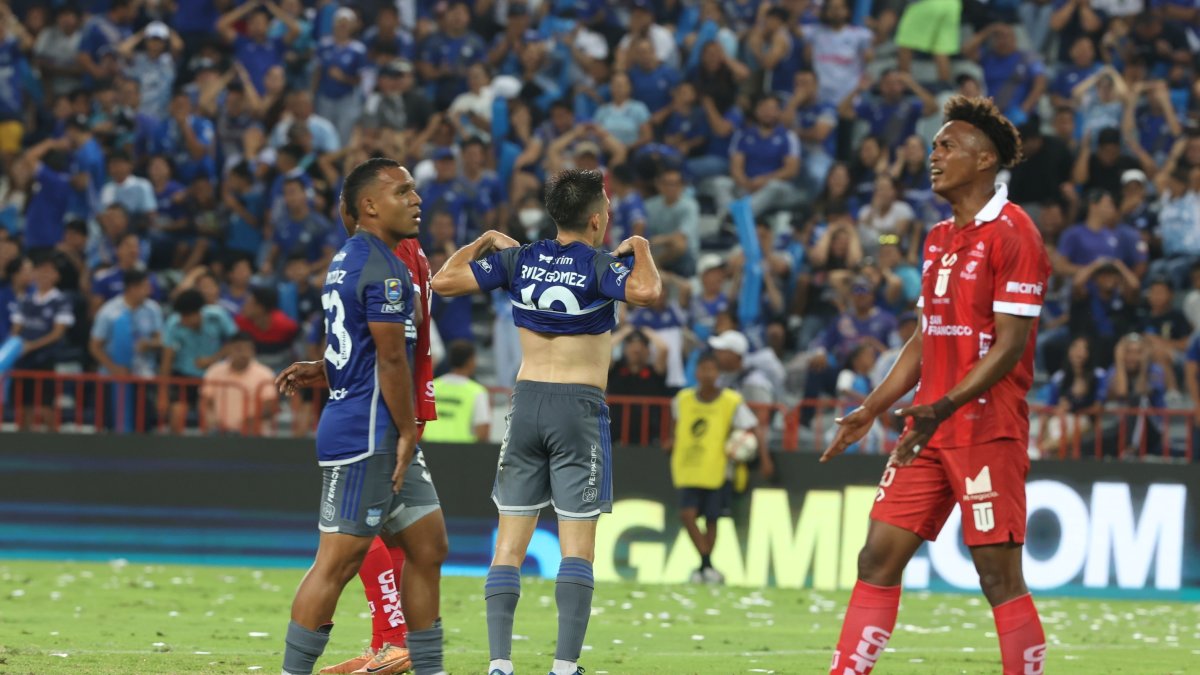 Los jugadores de Emelec no encontraron la forma de derrotar el arco de Técnico Universitario y además carecieron de efectividad en la definición por penales.