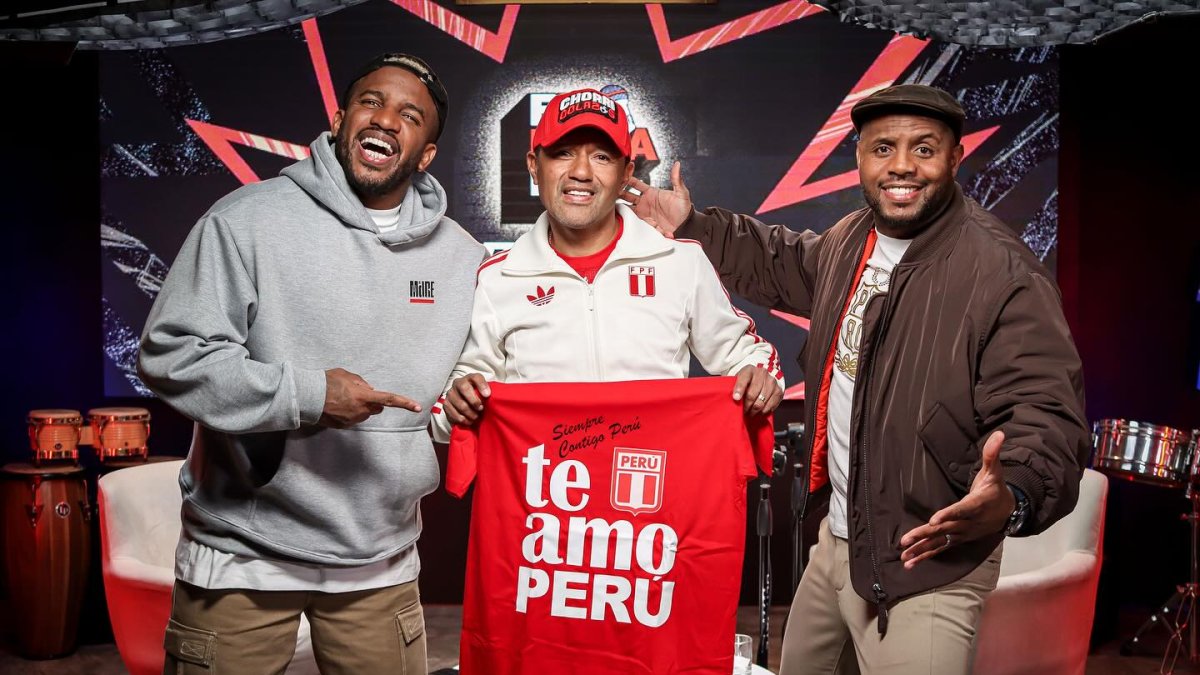 Roberto Palacios (c) se desempeña como embajador de la Federación Peruana de Fútbol.