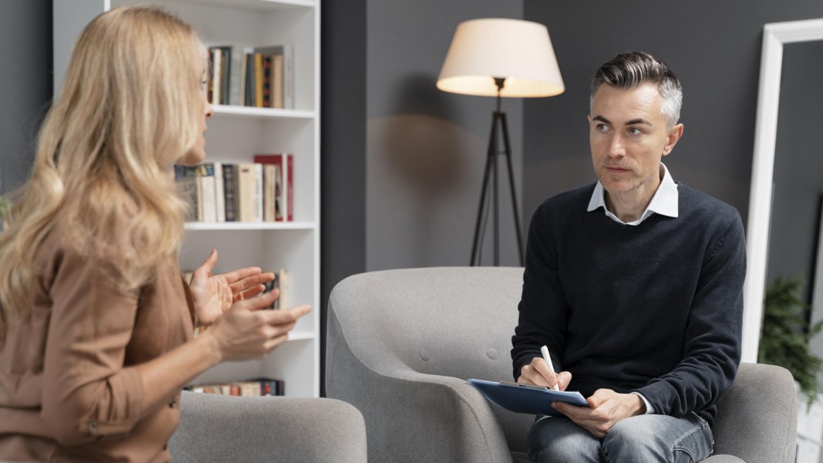 El EMDR representa un enfoque innovador en la psicoterapia, facilitando el tratamiento de traumas