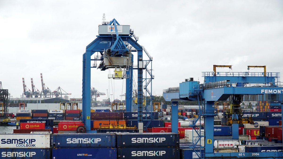 Comercio. El trabajo que se realiza en el puerto de Róterdam.