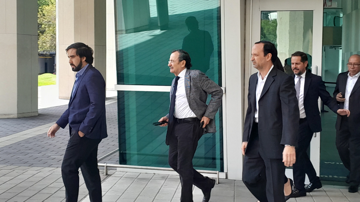 Carlos Pólit, familiares y abogados en una foto de archivo.