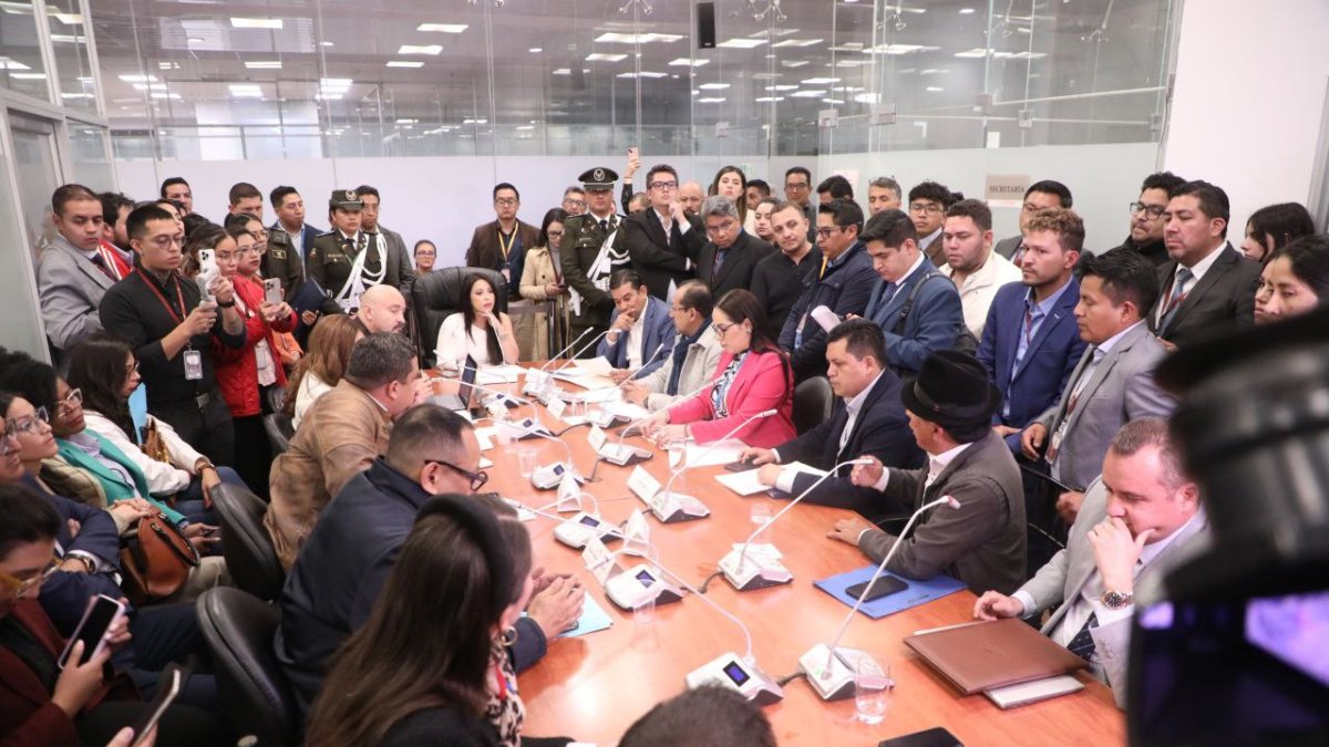 La sesión número 074 de la Comisión de Fiscalización duró más de tres horas de la noche del 9 de septiembre. Su bobjetivo era calificar los trámites de enjuiciamiento político.