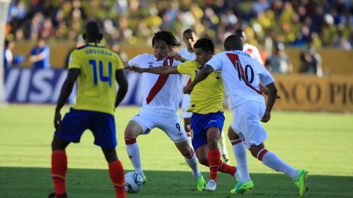 Ecuador venció 2-0 a Perú en las eliminatorias sudamericanas para el Mundial de Brail 2014