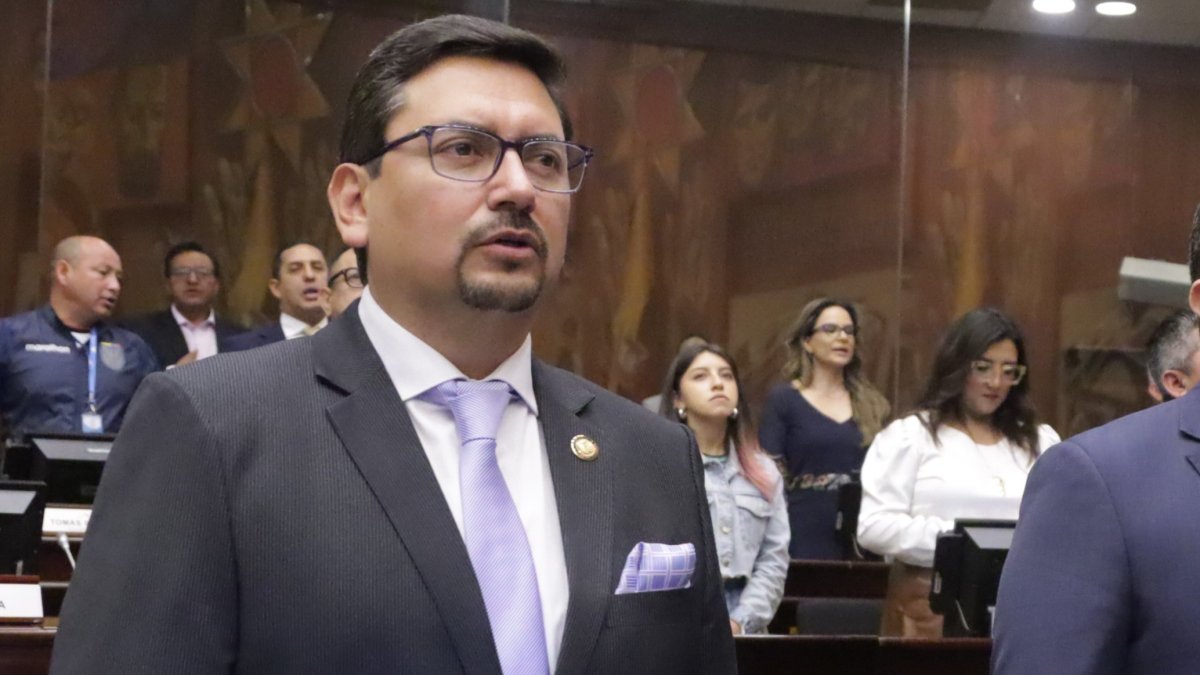 El asambleísta de la RC, Leonardo Berrezueta, asegura que el pedido de juicio político presentado por su coideario, Héctor Valladares, sigue vigente.