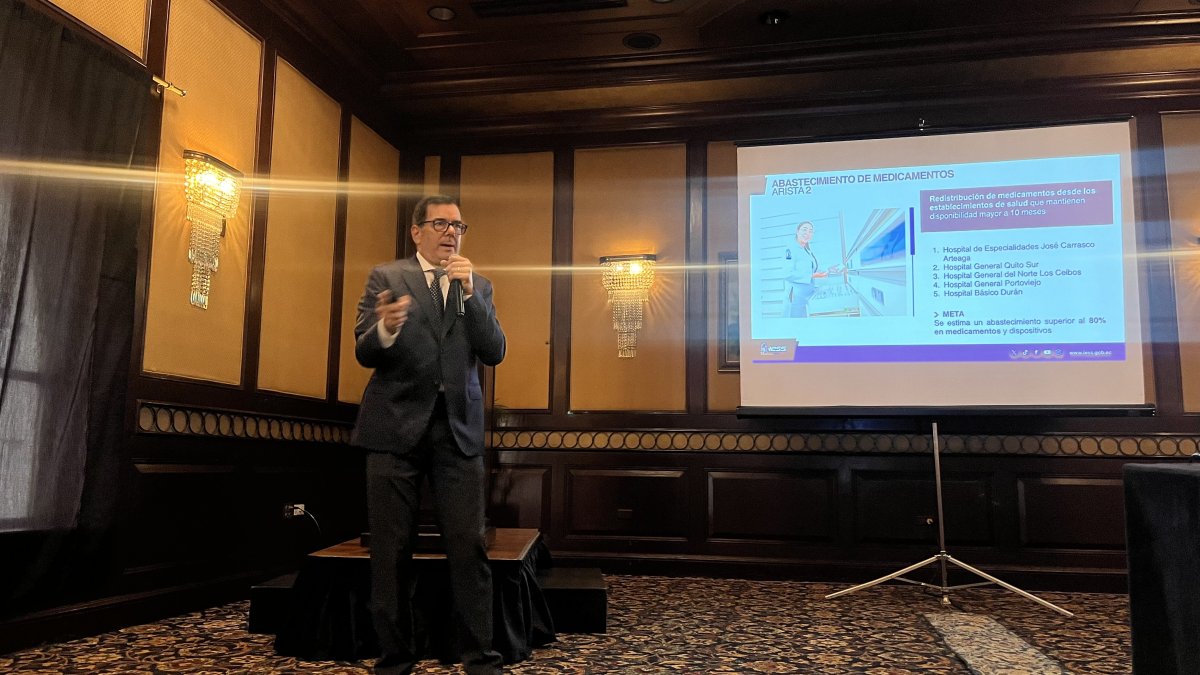 Medidas. Eduardo Peña presentó los planes que ejecutará para que el IESS no dependa de prestadores.