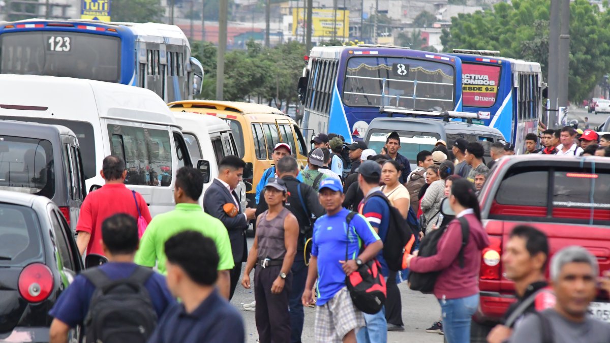 Diferentes ciudadanos se han visto en aprietos debido al paro.