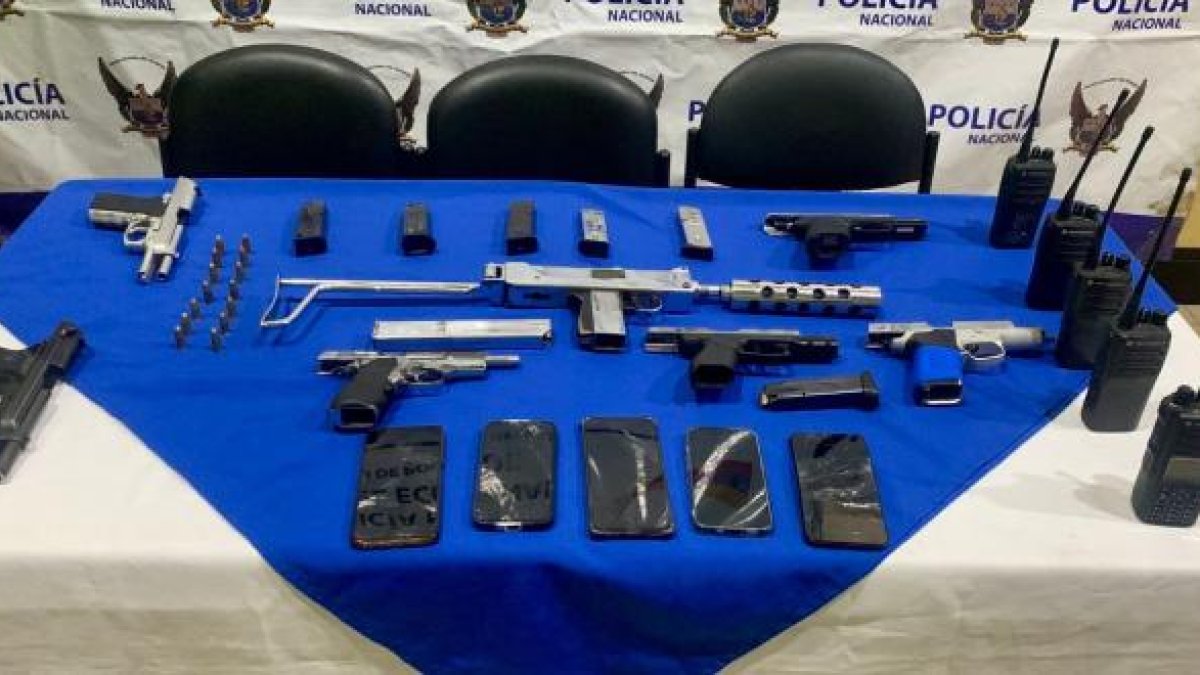 Los sujetos no tenían permisos de porte y tenencia de las armas.