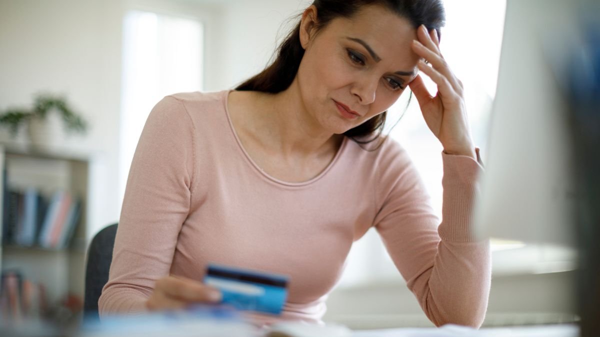 En Ecuador, los ciudadanos se cuestionan el tiempo que tardan en borrarse las deudas del buró de crédito.