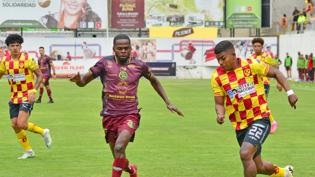 En la primera etapa, Aucas se impuso por 2-0 en el campo de Mushuc Runa.