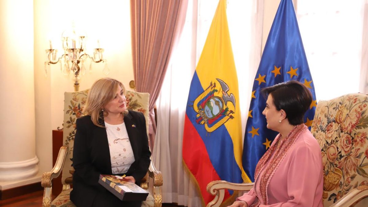 Cita. La embajadora que representa a la Unión Europea, presentó una copia de sus cartas credenciales a la canciller ecuatoriana Gabriela Sommerfeld