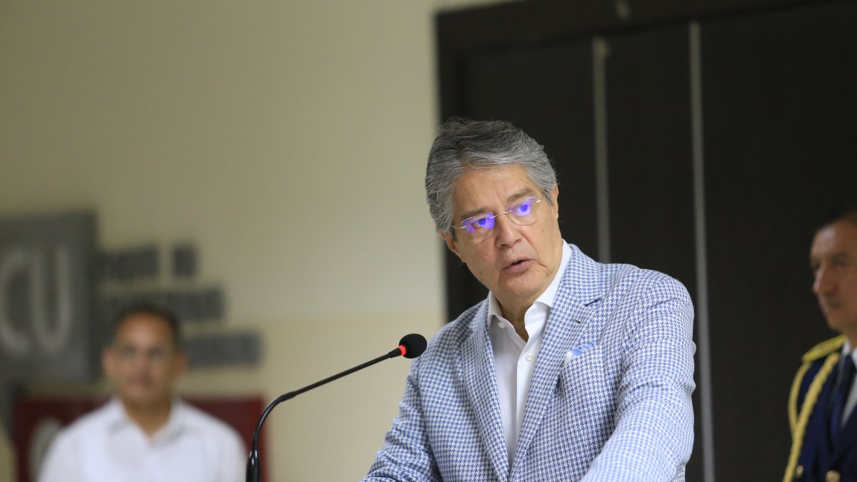 Guillermo Lasso participa de una actividad pública cuando era presidente de la República.