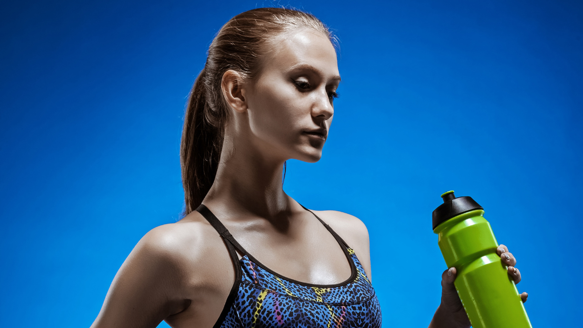 Las bebidas con electrolitos ofrecen beneficios, pero un exceso puede ser perjudicial