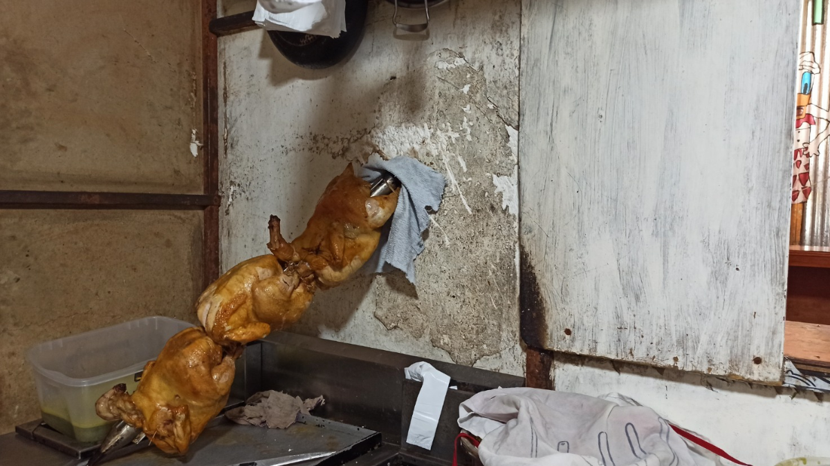 Tres picanterías de Cuenca fueron clausuradas por mantener condiciones extremas de insalubridad.