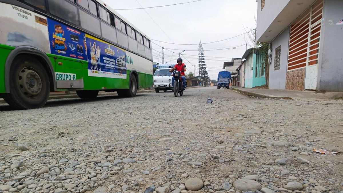 Solicitud. La ciudadanía exige a la Alcaldía a que  trabaje de manera activa en el mantenimiento asfáltico del barrio La Tola.