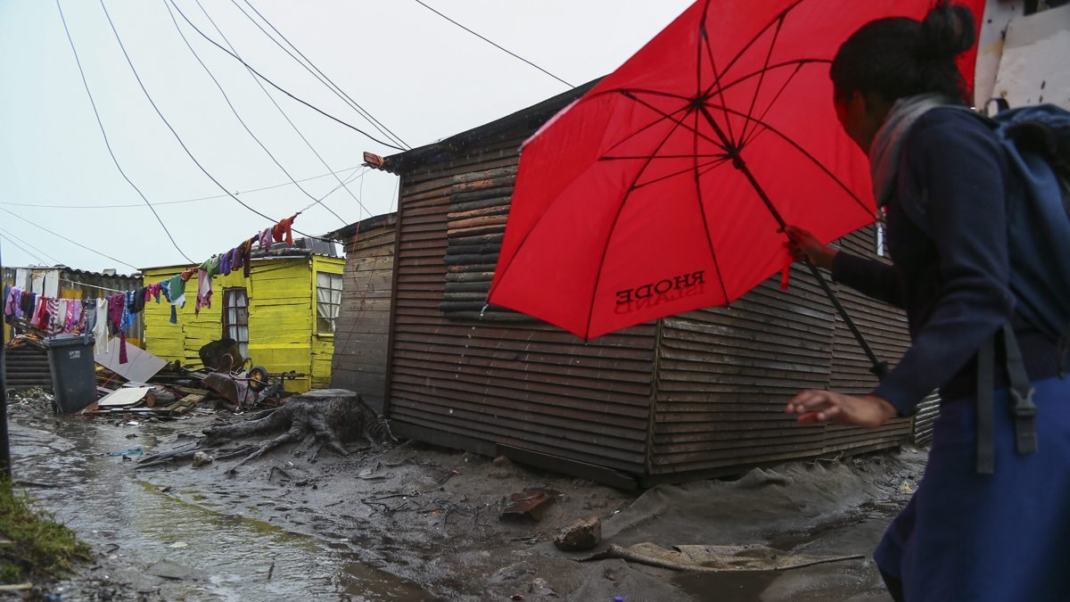 La anegaciones han desplazado al menos a 500.000 personas y han destruido más de 300.000 hogares.