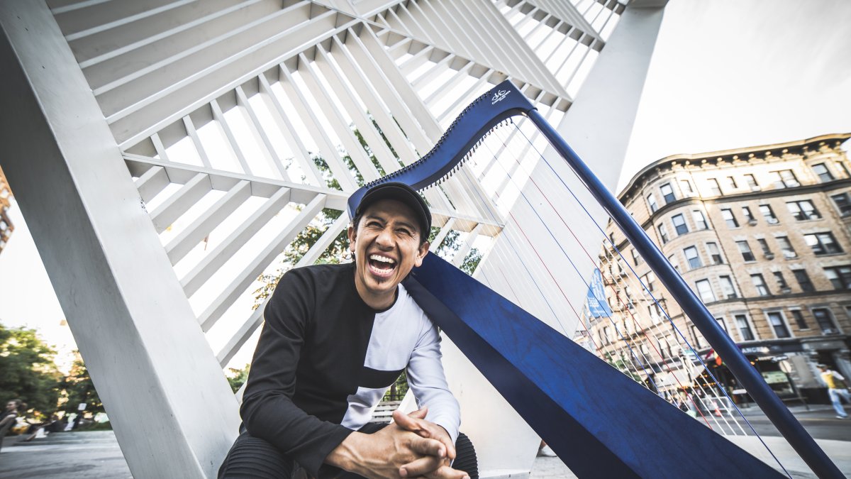 El músico colombiano radicado en Nueva York, Edmar Castañeda es uno de los invitados al encuentro