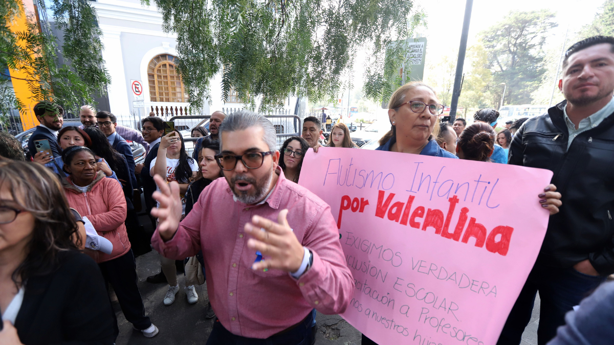 La protesta también contó con el apoyo de la comunidad, que compartió experiencias similares de rechazo y dificultades en el sistema educativo.