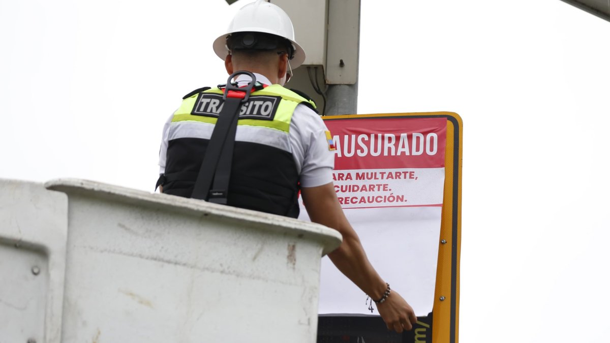 Suspensión. El sello de clausura se colocó en un radar de la carretera Machala- Pasaje, en El Oro.