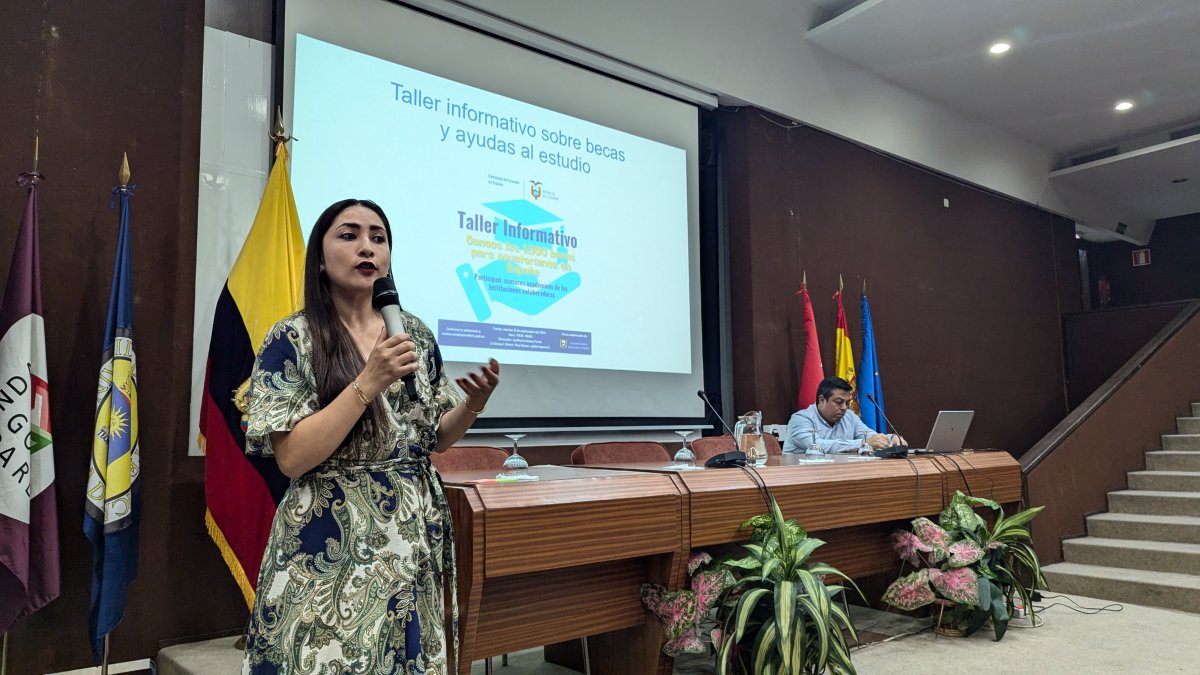 El Consulado de Ecuador en Madrid brindó un taller informativo para los ecuatorianos residentes en España.