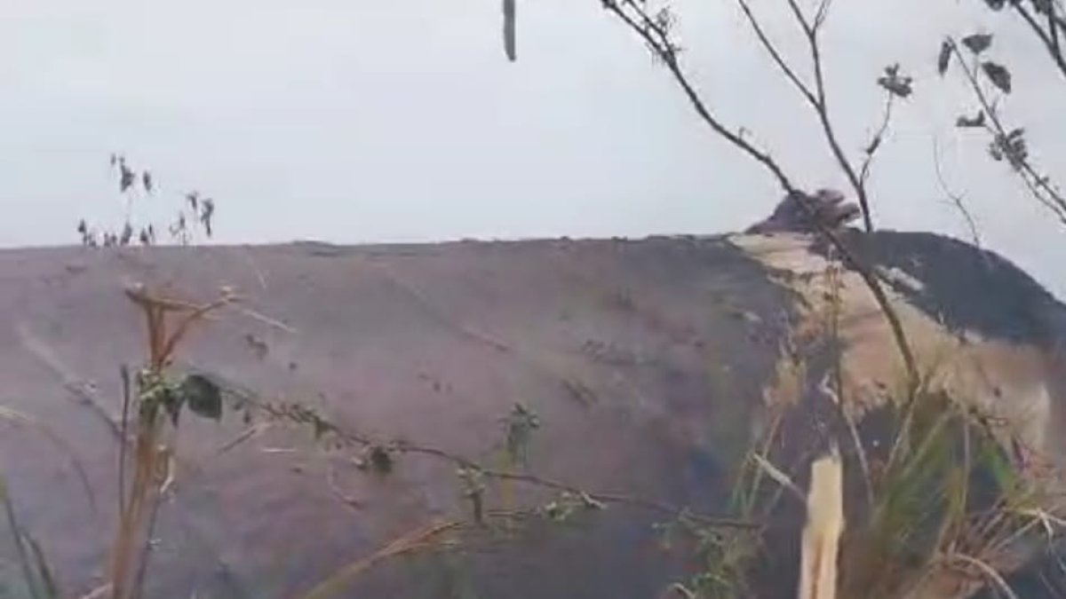 Caso. Moradores están buscando apagar el fuego en Nobol.