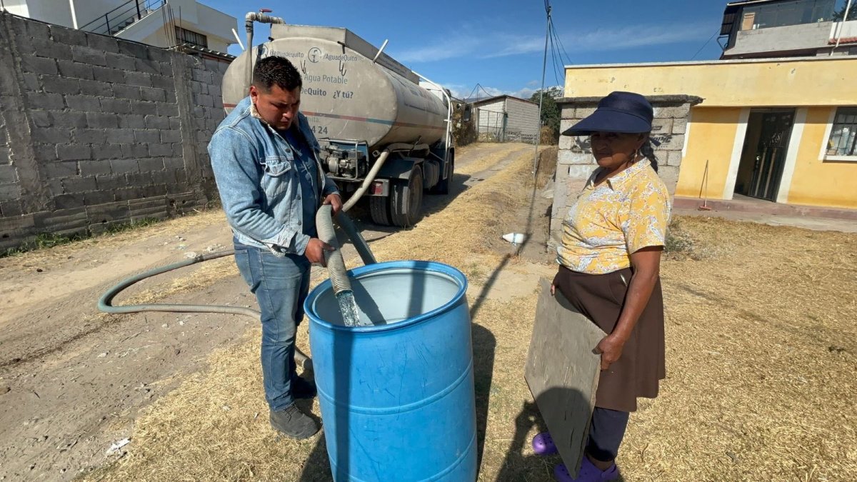 En La Merced, el agua potable fue entregada en tanqueros, tras la suspensión del servicio.