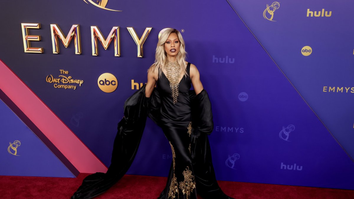 Laverne Cox en su paso por la alfombra roja de los premios Emmy 2024.