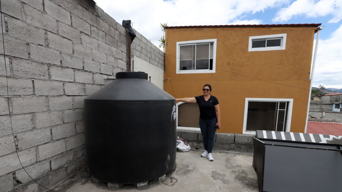 Hay moradores que han invertido hasta $ 900 en tanques de reserva para tener el líquido vital.