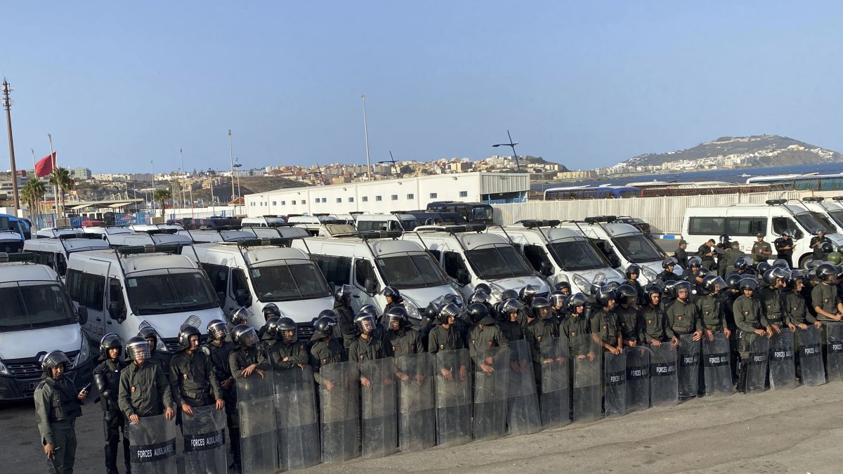 El blindaje policial a ambos lados de la frontera de Ceuta, Marruecos