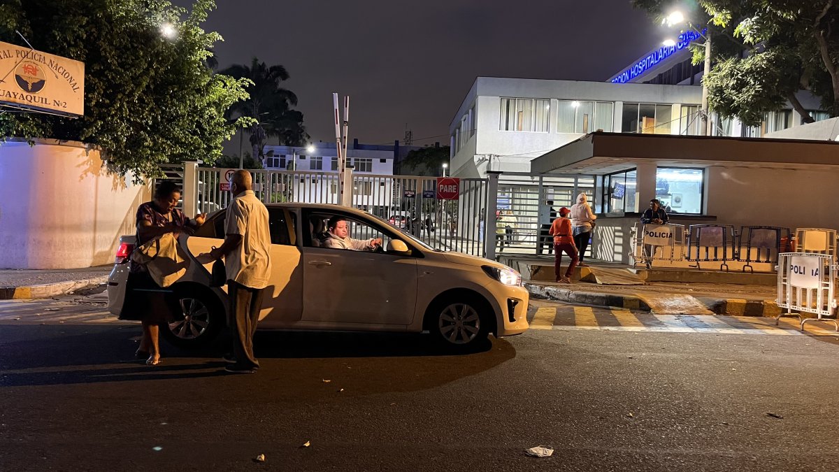 Consulta. Algunos van a las 3:00 al Hospital de la Policía Nacional. Los que llegan a las 6:00 no siempre logran ser atendidos.