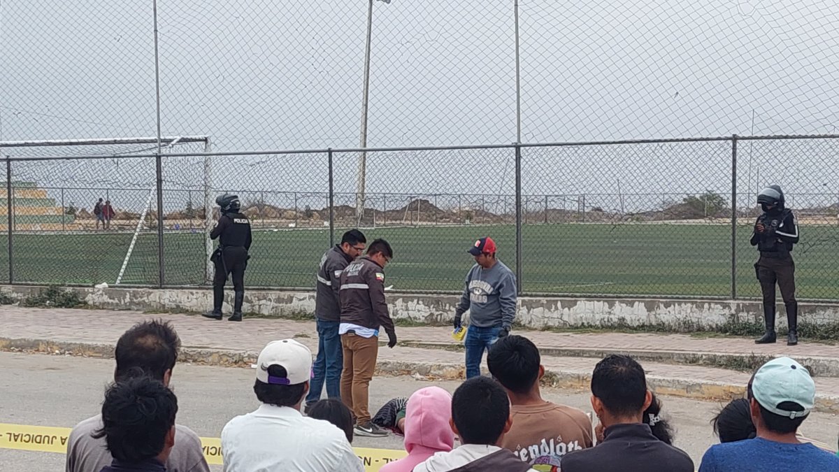 En el cerro El Tablazo del cantón Santa Elena se dio un ataque armado que terminó con la vida de una persona y dejó a otra herida.