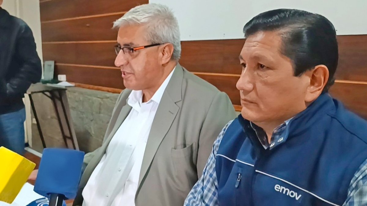 Referencia. Darío Ordóñez (izq), gerente de la EMOV, desmintió la denuncia.