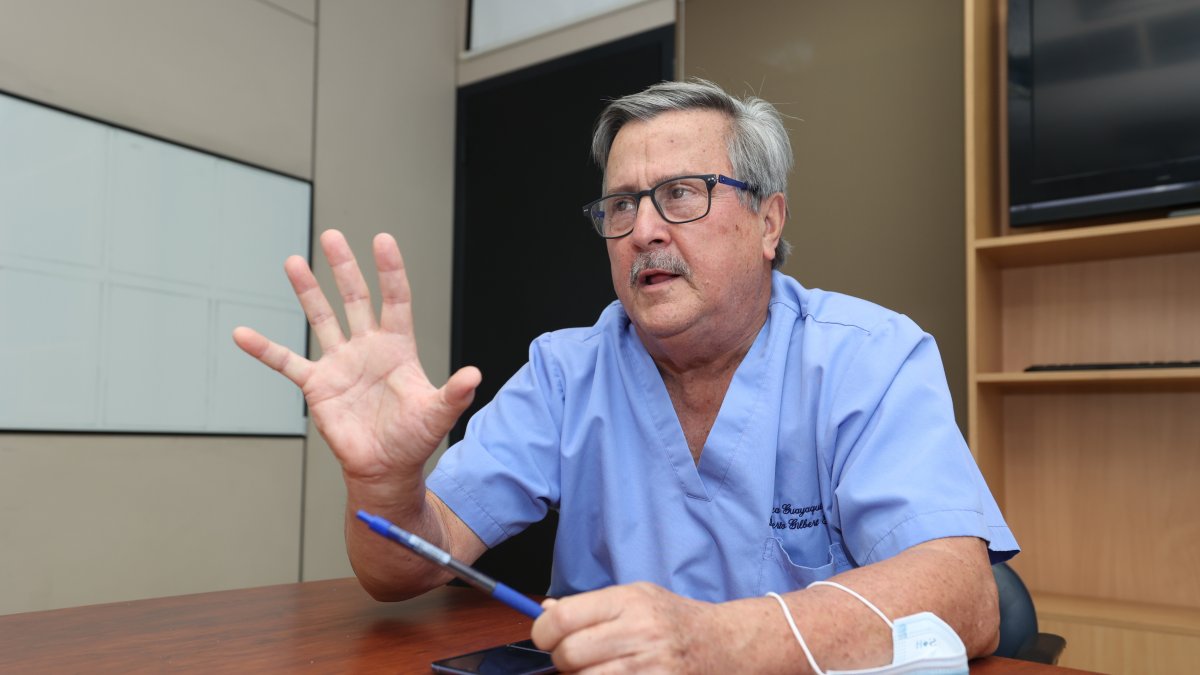 El médico Roberto Gilbert Febres-Cordero no va como candidato a la presidencia de Emelec.