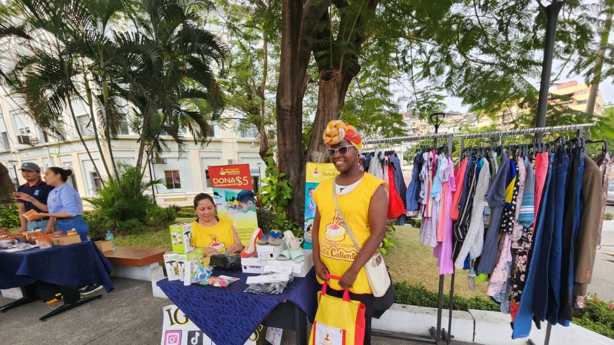 Actividad. La Fundación Tacita Caliente realiza ferias para recoger fondos y comprar comida para familias.