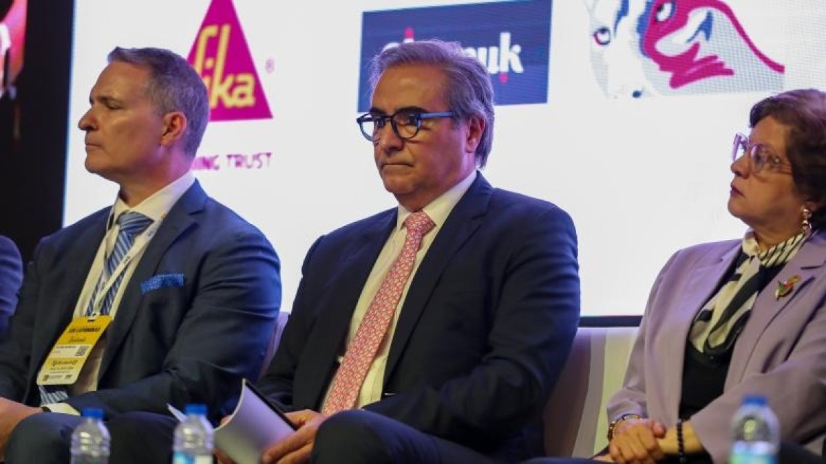 Según la cartera de Estado, el proceso para la contratación de una nueva barcaza generadora de energía se lanzó la noche del 17 de septiembre.