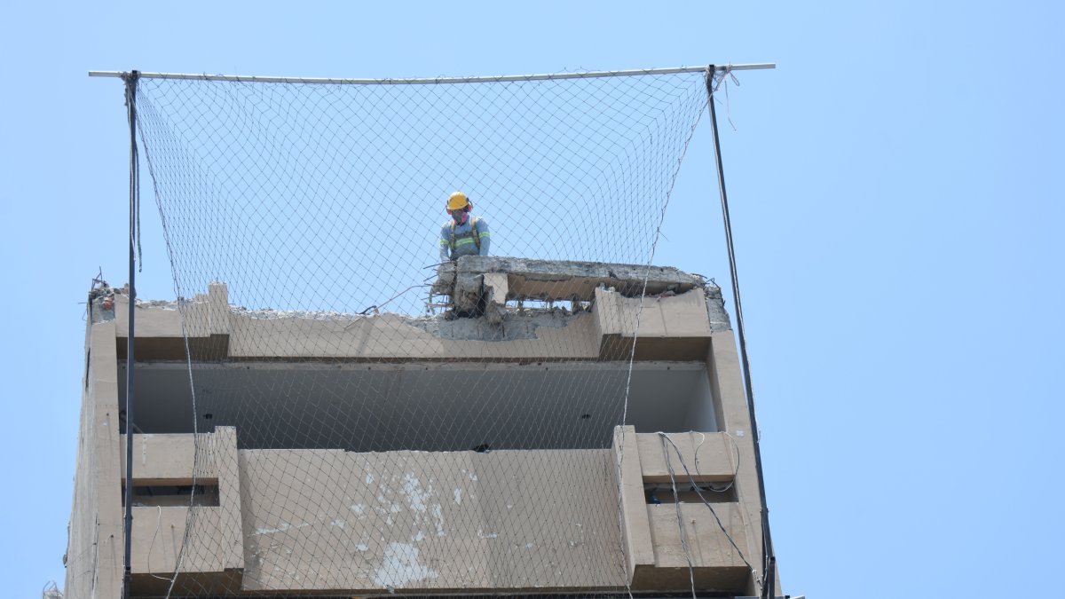Estructura. La demolición del edificio Fantasía continúa.